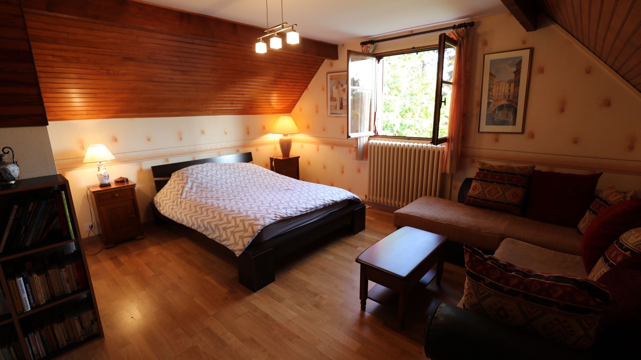 Photo of Bedroom in Saint-Aubin-sur-Yonne