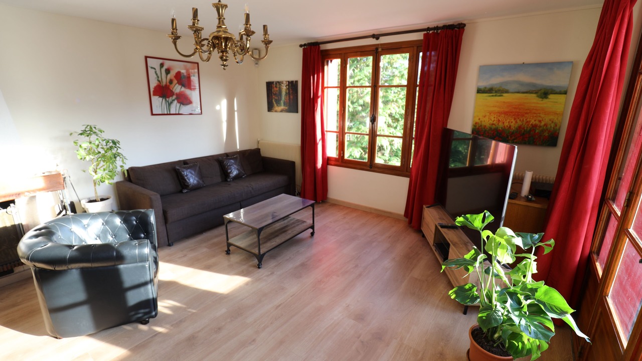 Photo of Livingroom in Saint-Aubin-sur-Yonne
