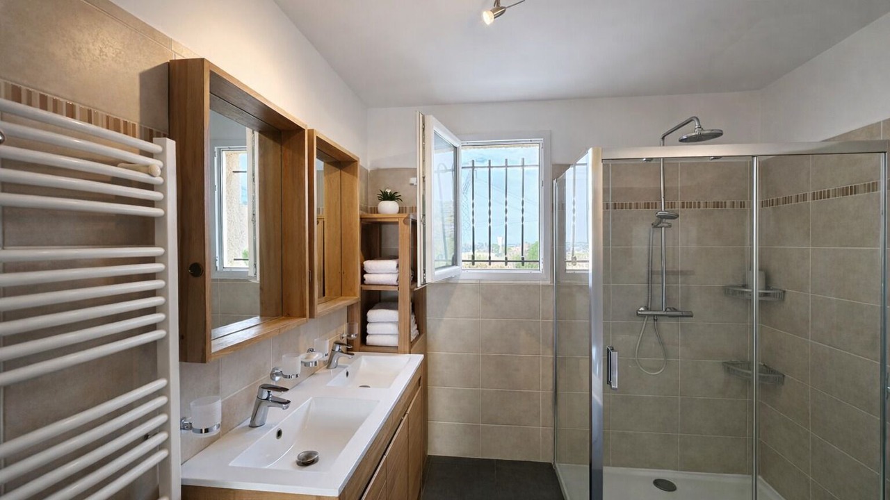 Photo of Bathroom in Saint-Aunes