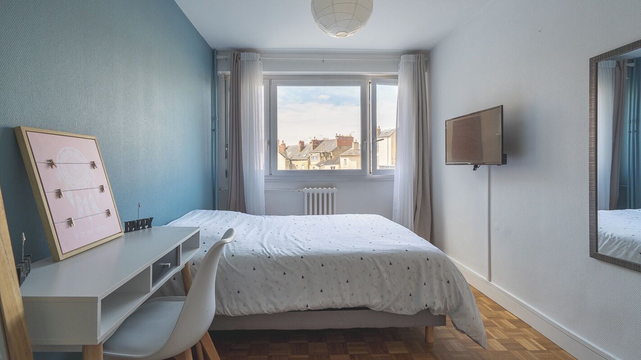 Photo of Bedroom in Republique