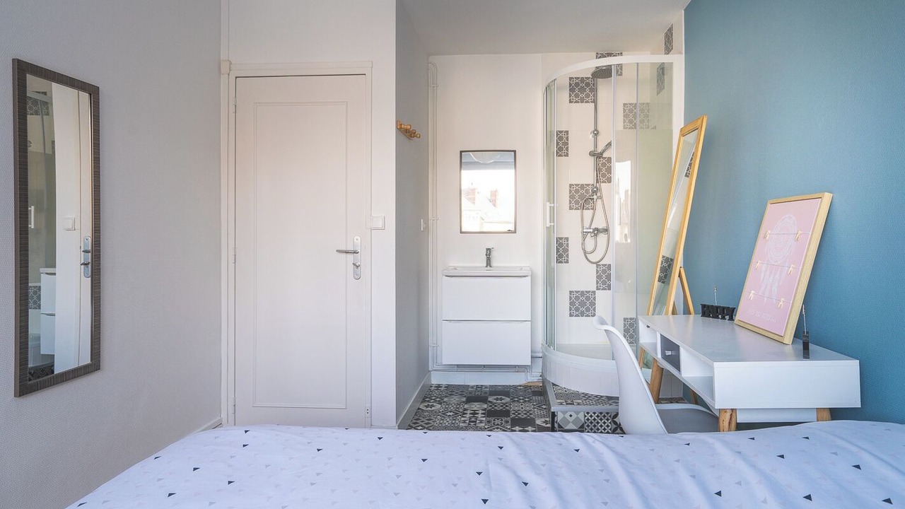 Photo of Bedroom in Republique