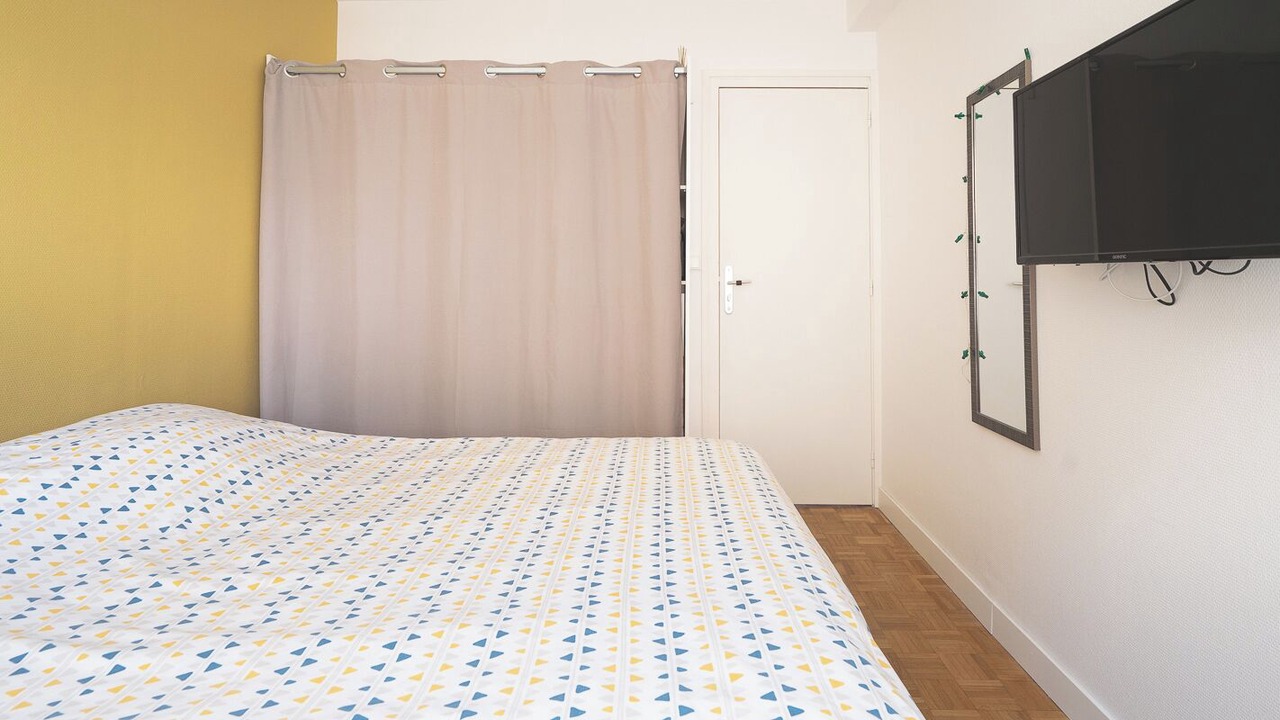 Photo of Bedroom in Republique