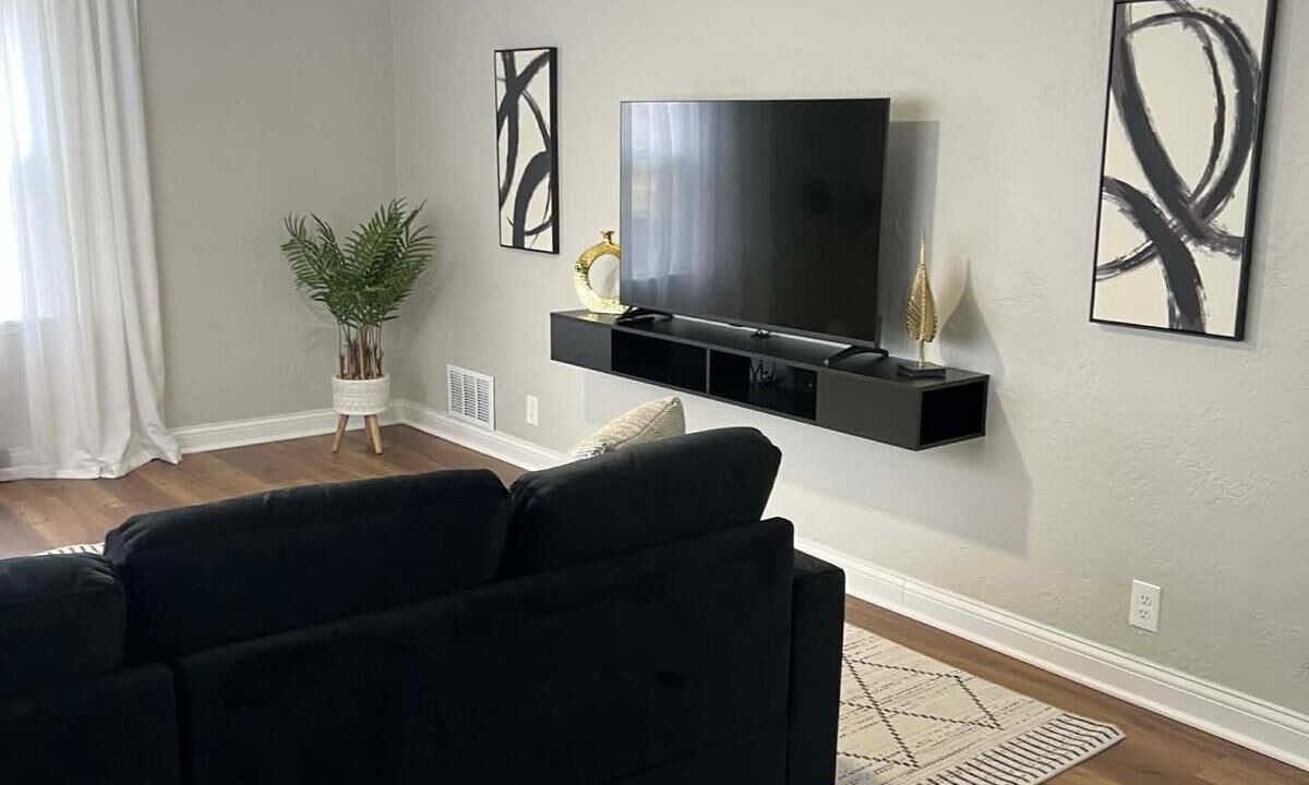 Photo of Livingroom in South Elgin