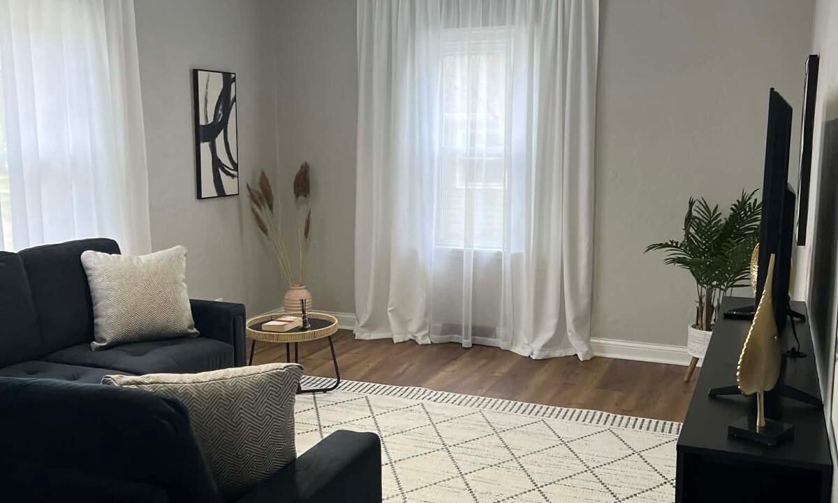 Photo of Livingroom in South Elgin