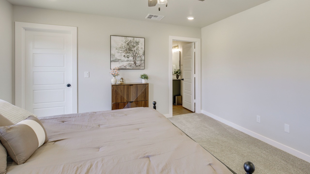 Photo of Bedroom in North by Northwest
