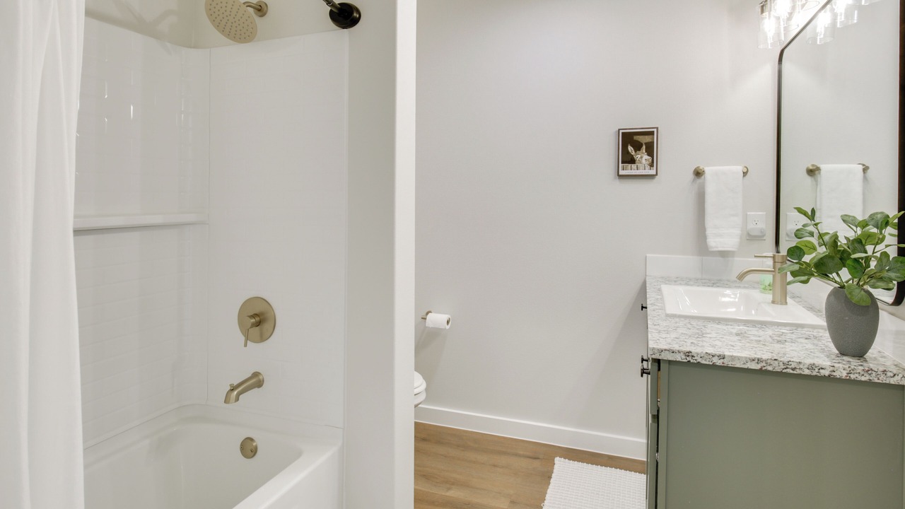 Photo of Bathroom in North by Northwest