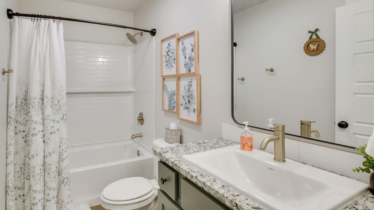 Photo of Bathroom in North by Northwest