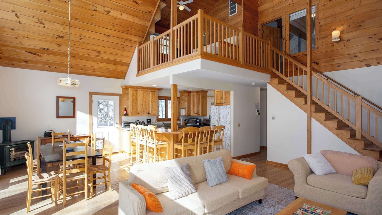 Photo of Livingroom in Cummington