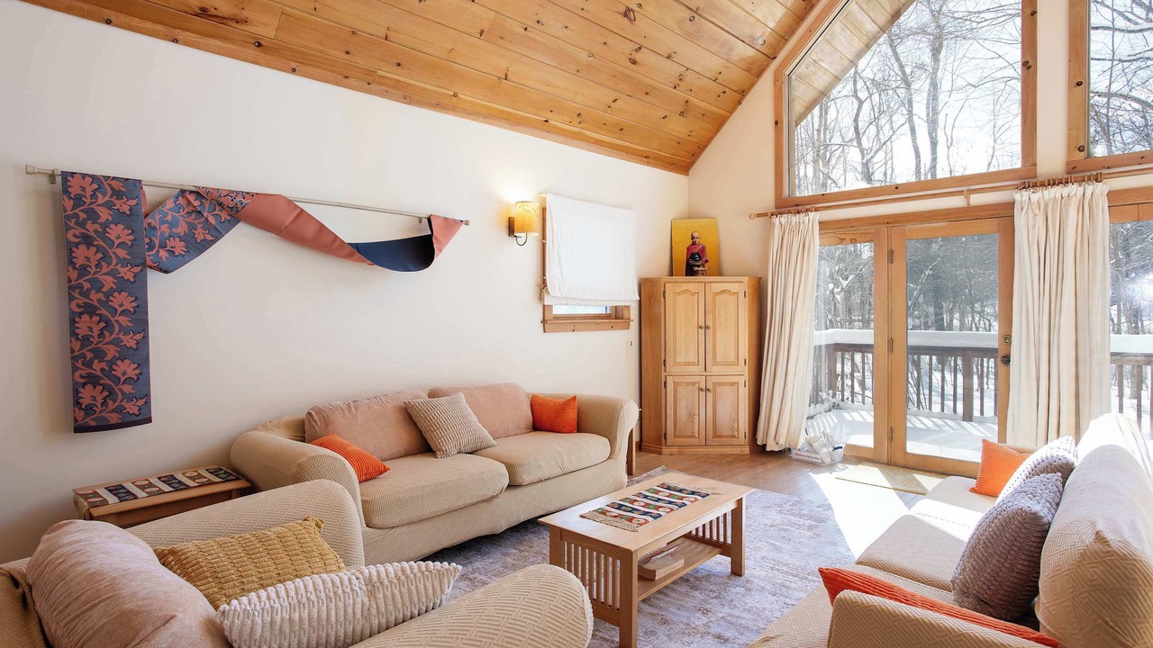Photo of Livingroom in Cummington