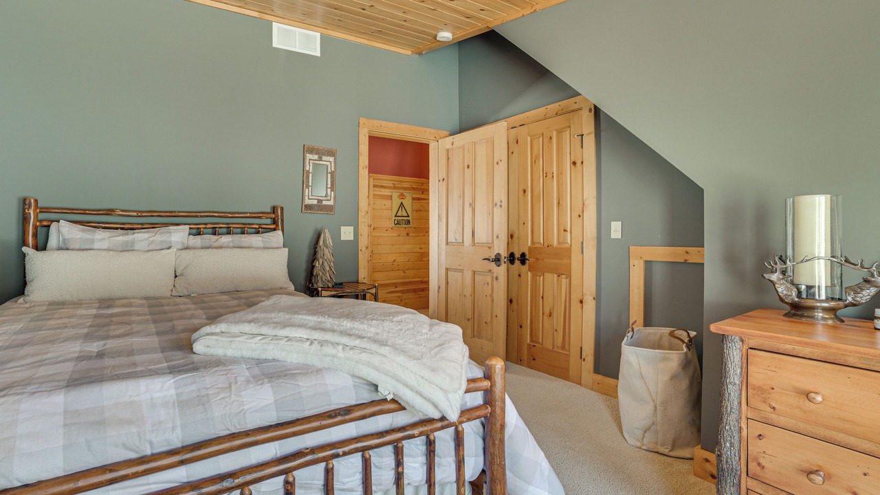 Photo of Bedroom in Harbor Springs