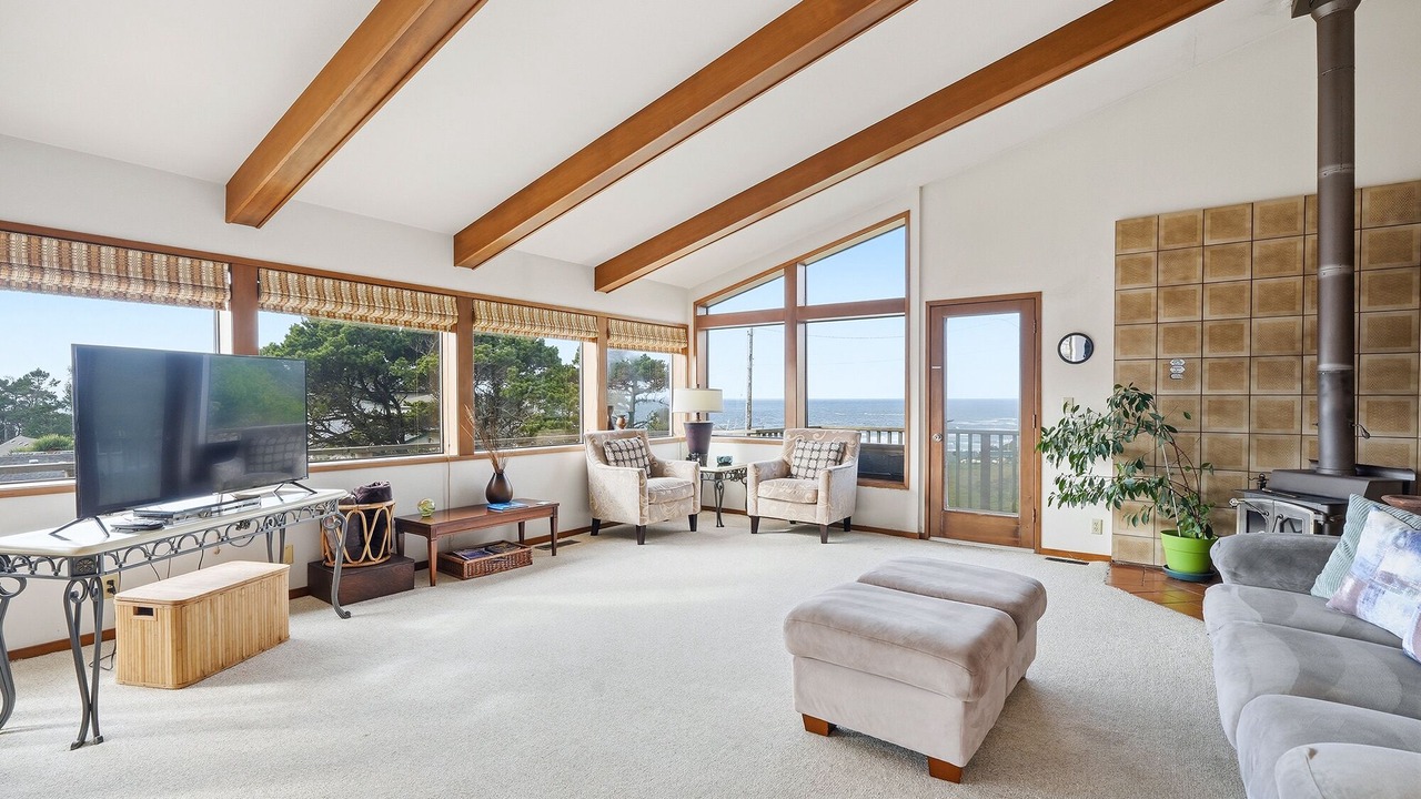Photo of Livingroom in Agate Beach