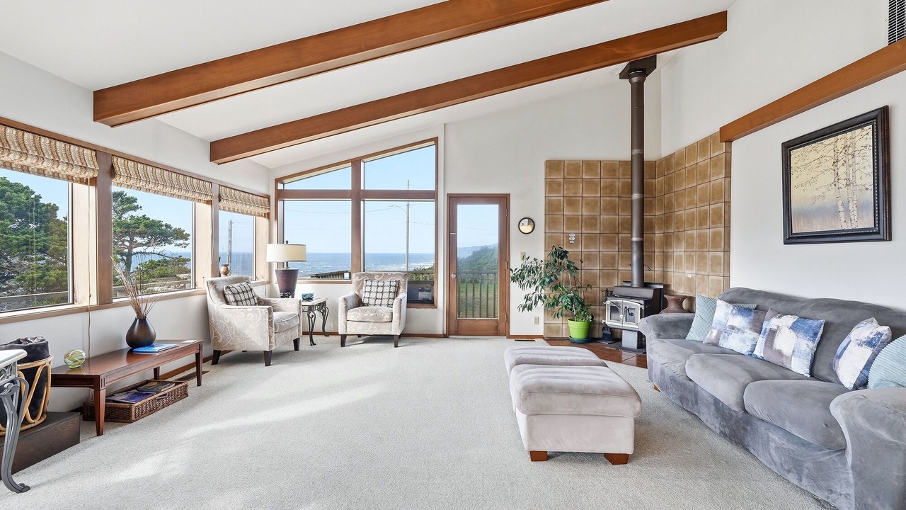 Photo of Livingroom in Agate Beach