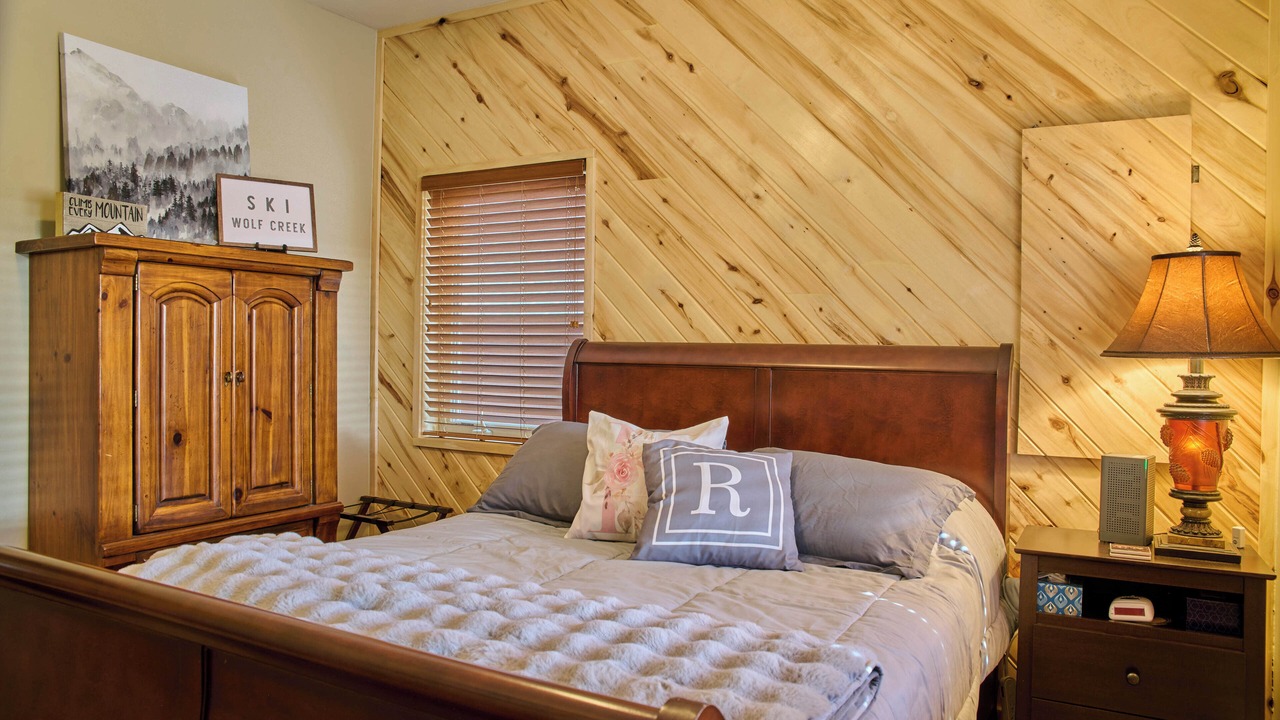 Photo of Bedroom in Ponderosa Pines