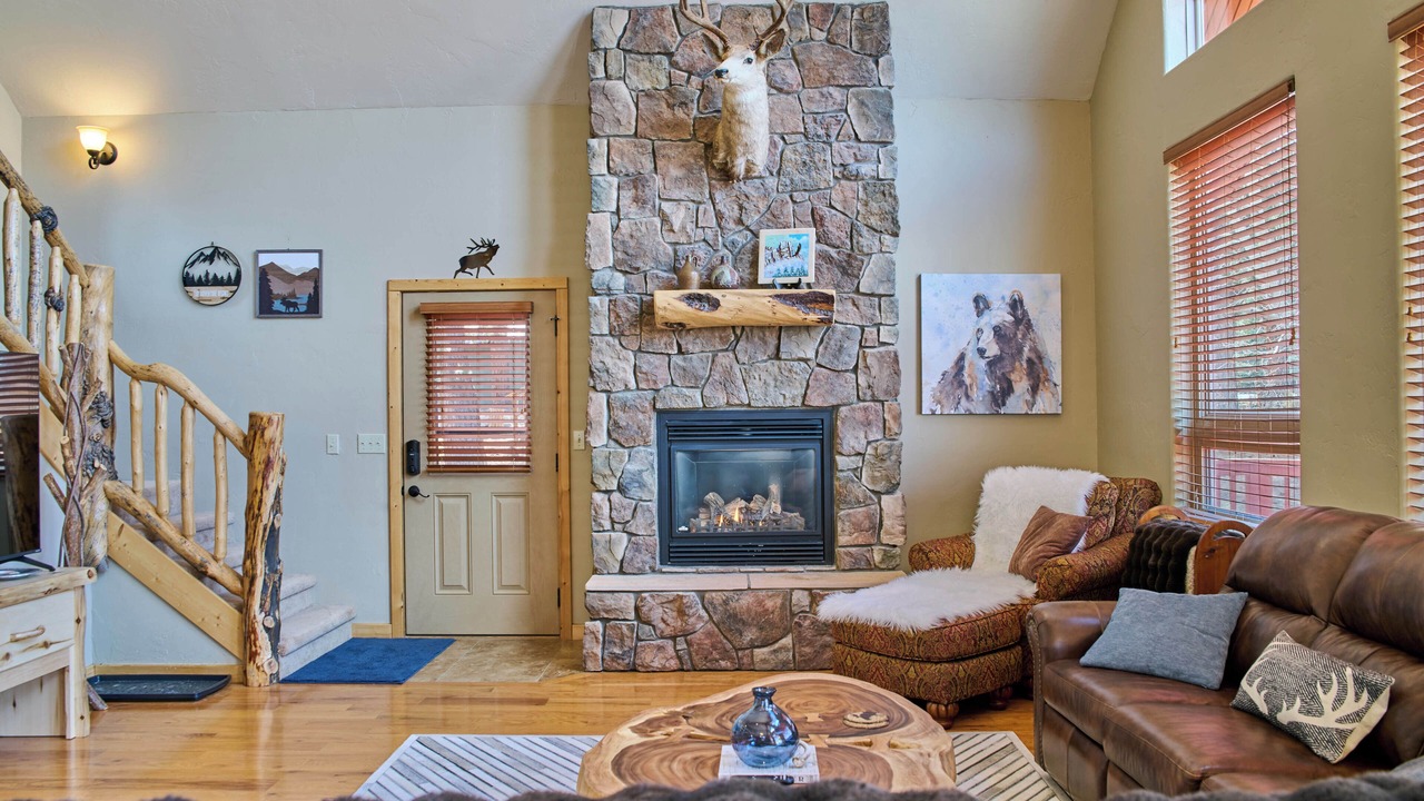 Photo of Livingroom in Ponderosa Pines