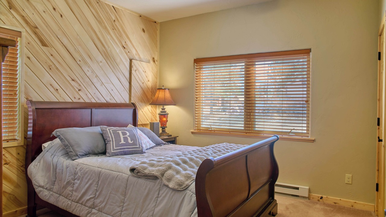 Photo of Bedroom in Ponderosa Pines