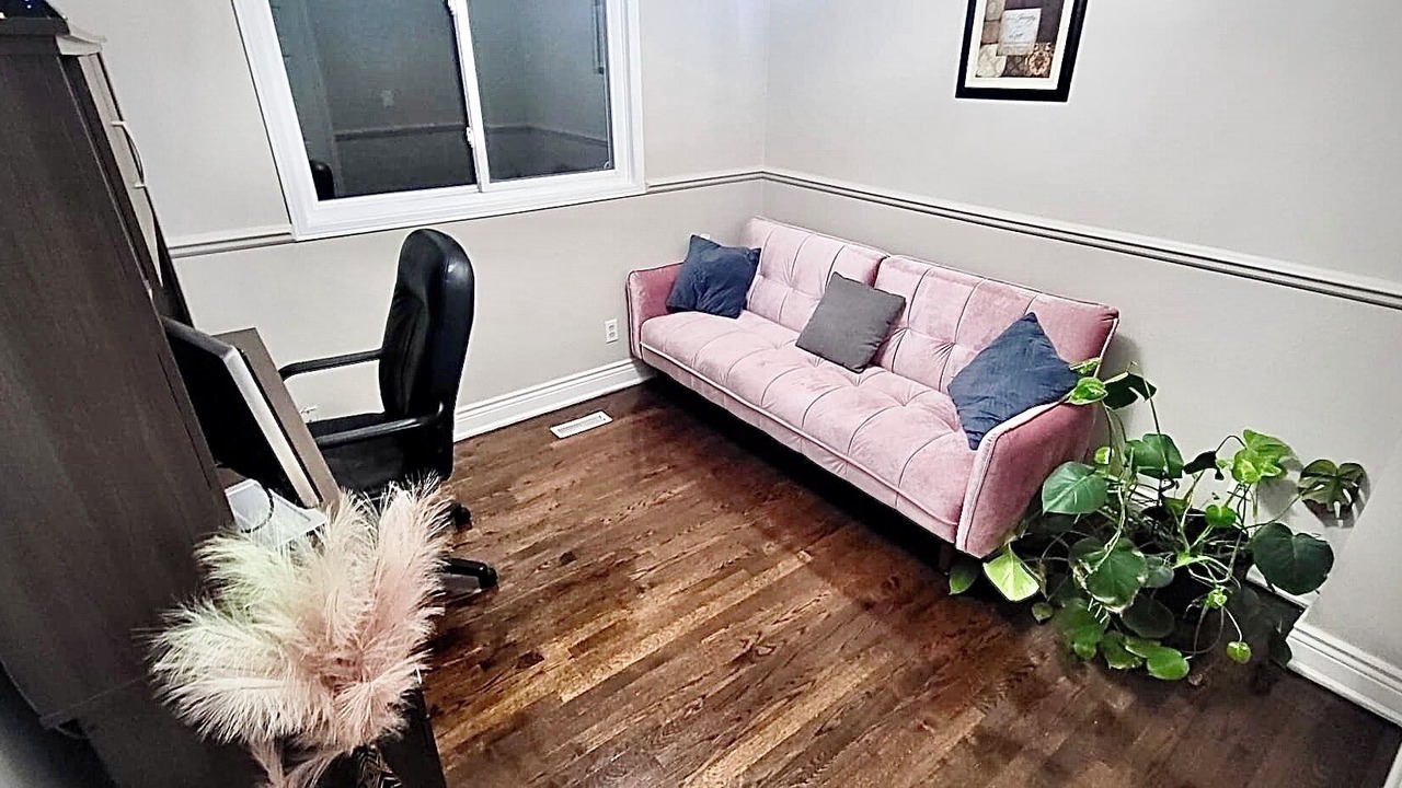 Photo of Livingroom in East Credit