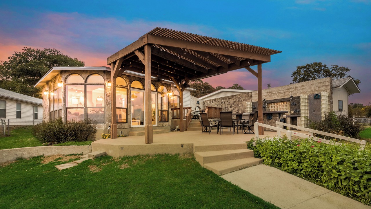 Photo of Patio Balcony in Cedar Creek Reservoir