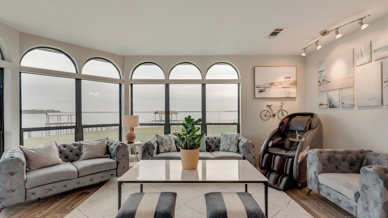 Photo of Livingroom in Cedar Creek Reservoir