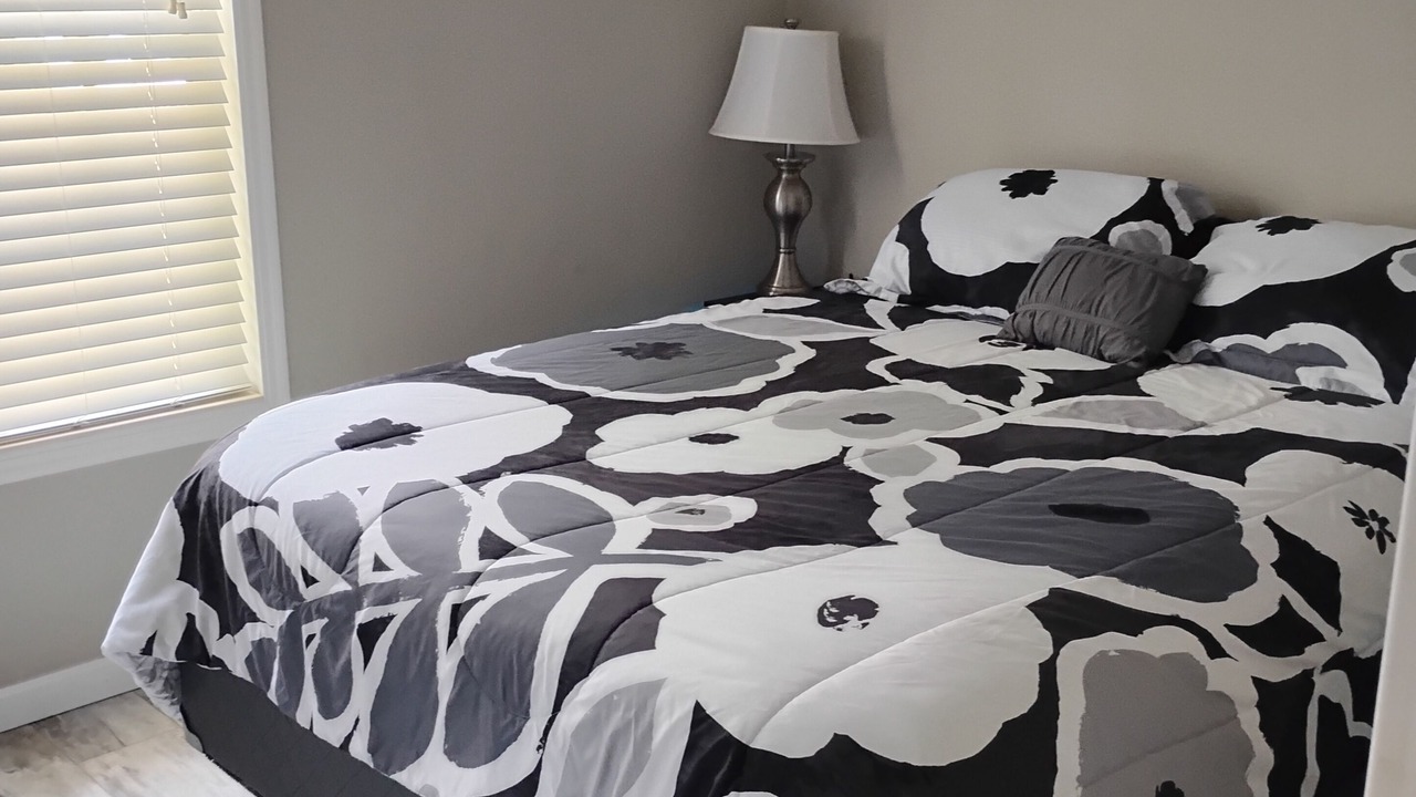 Photo of Bedroom in Bayshore Gardens