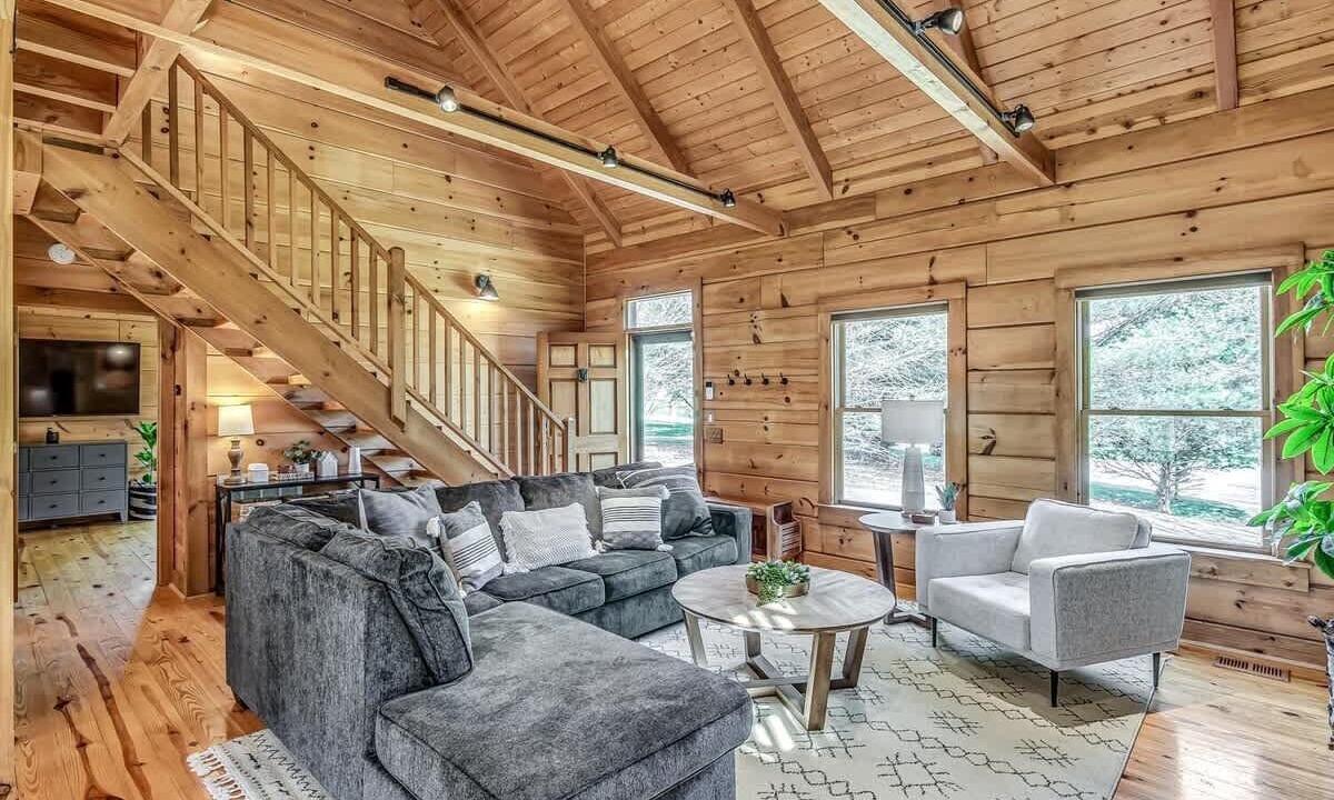 Photo of Livingroom in Castalian Springs