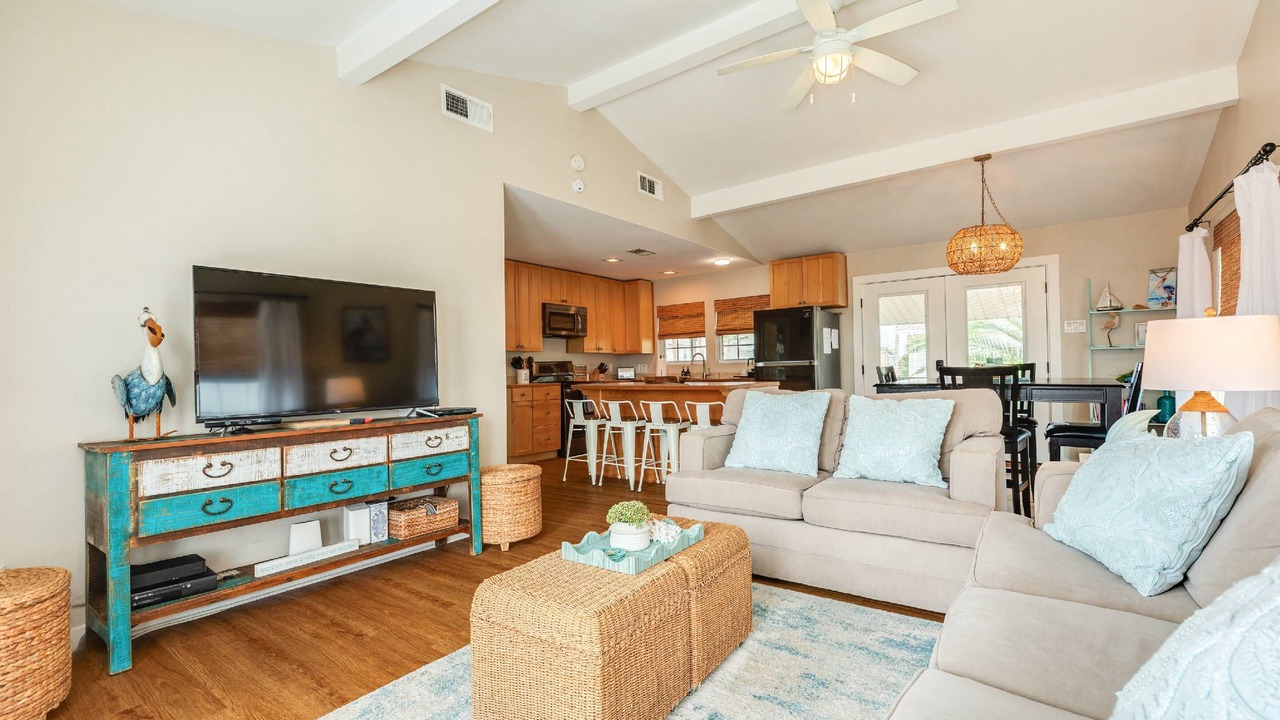 Photo of Livingroom in Jamaica Beach