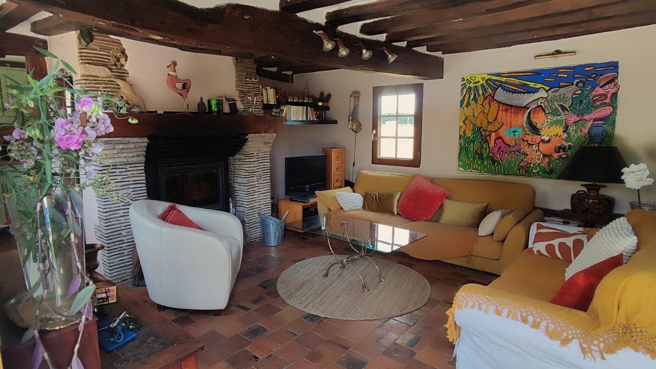 Photo of Livingroom in Ajou