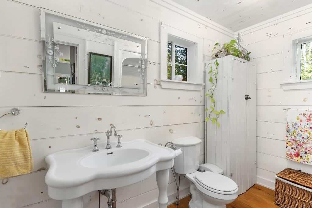 Photo of Bathroom in Baysville