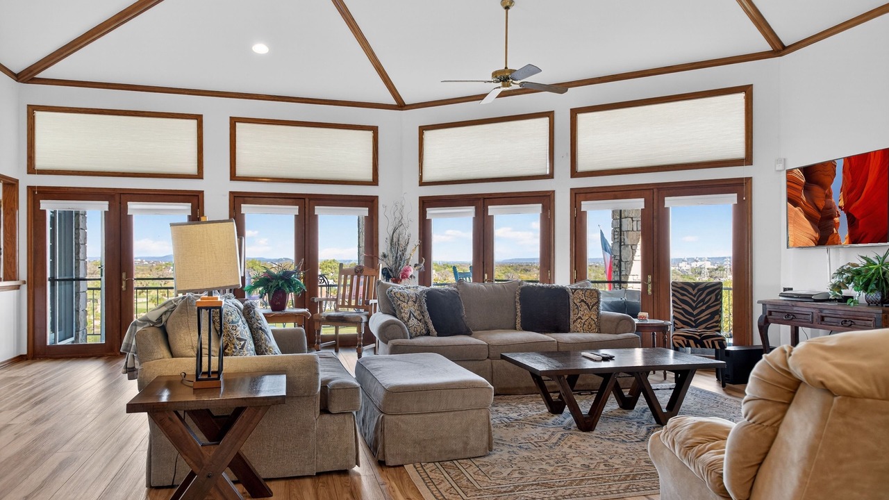 Photo of Livingroom in Horseshoe Bay