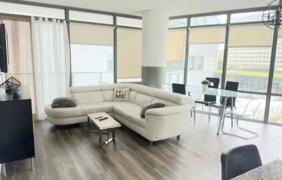 Photo of Livingroom in Bay Street Corridor