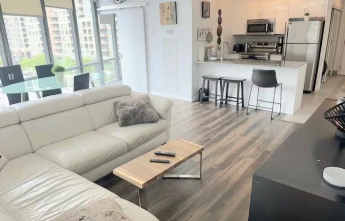 Photo of Livingroom in Bay Street Corridor