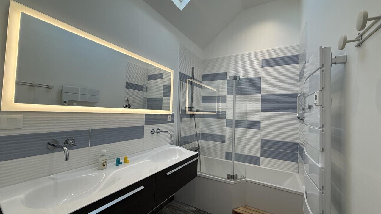 Photo of Bathroom in La Chapelle-sur-Loire