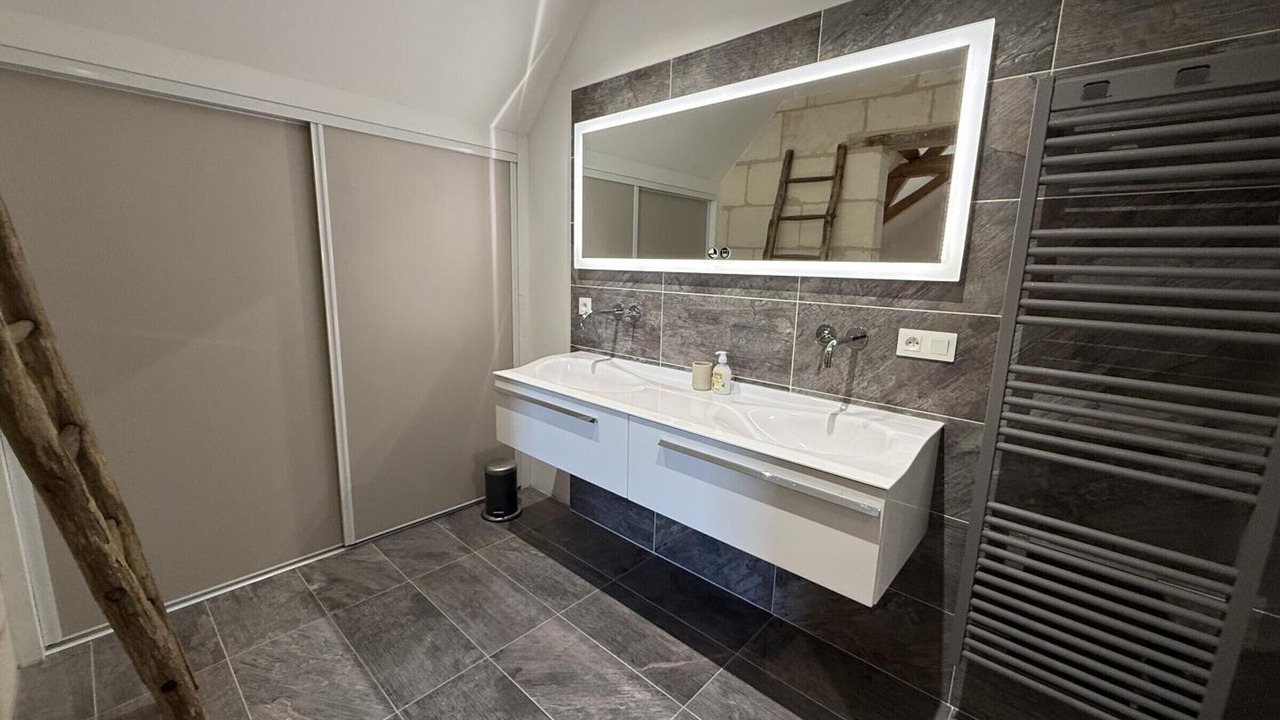 Photo of Bathroom in La Chapelle-sur-Loire