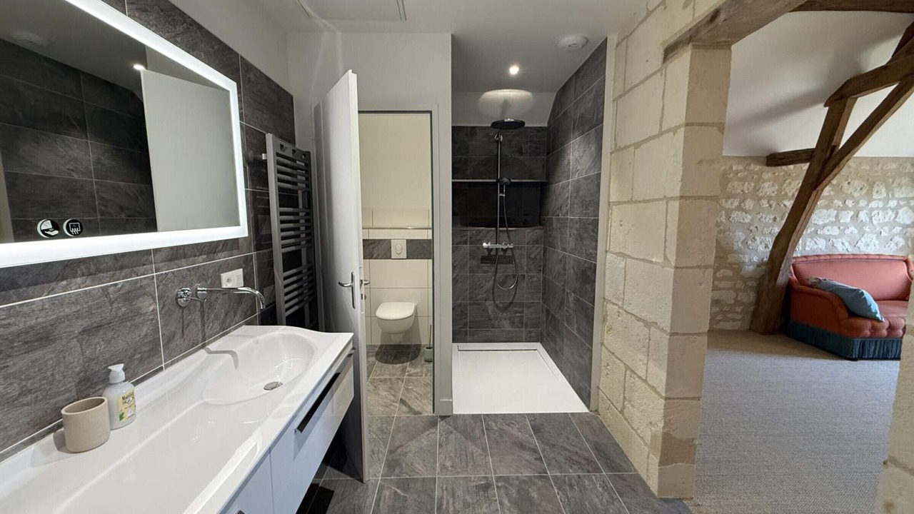 Photo of Bathroom in La Chapelle-sur-Loire