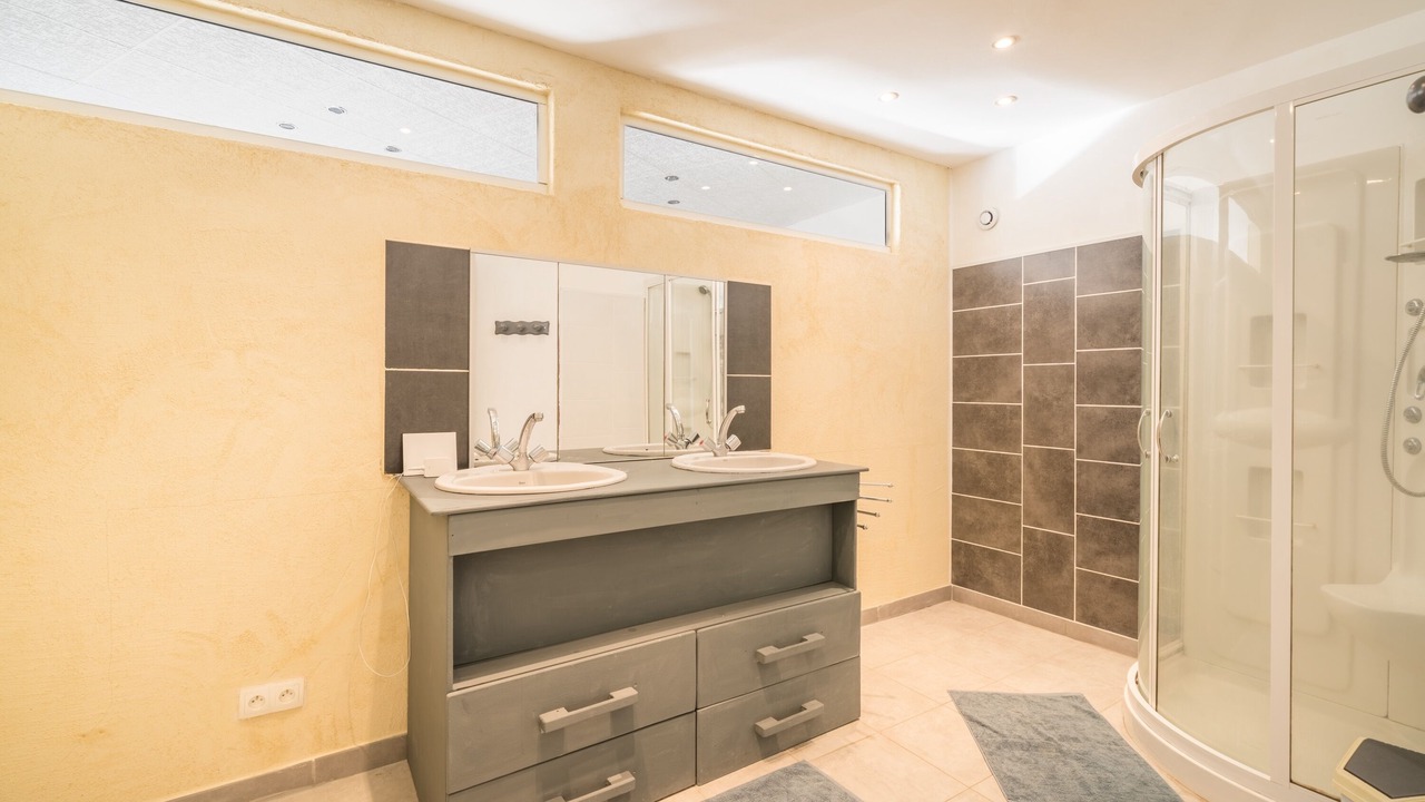 Photo of Bathroom in Villeneuve-de-Berg
