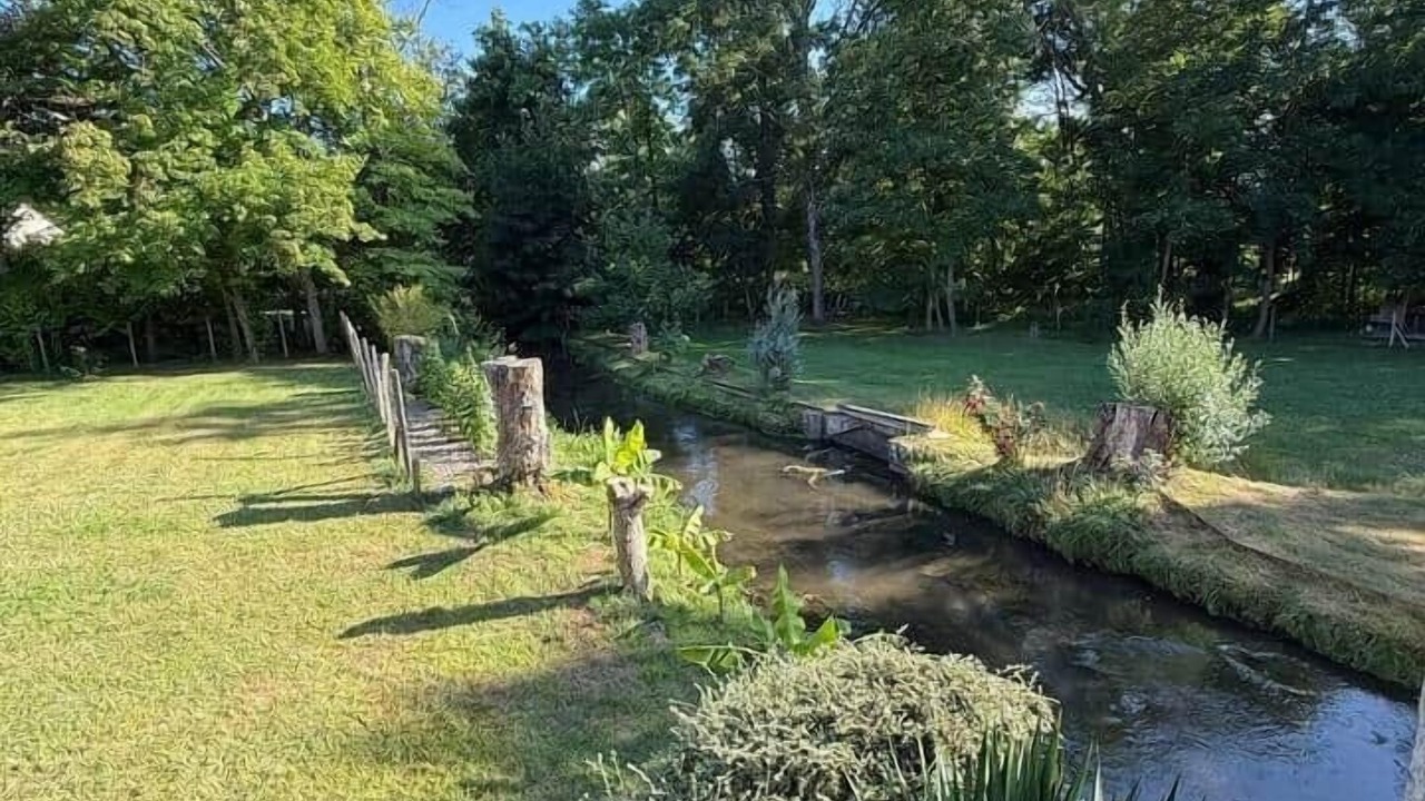 Photo of Outdoor in Cely