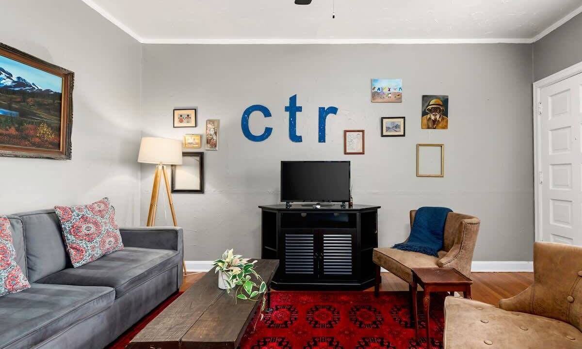 Photo of Livingroom in Midtown