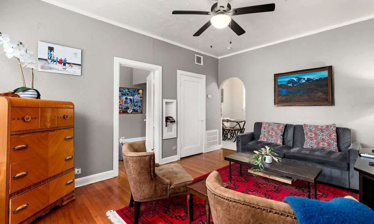 Photo of Livingroom in Midtown
