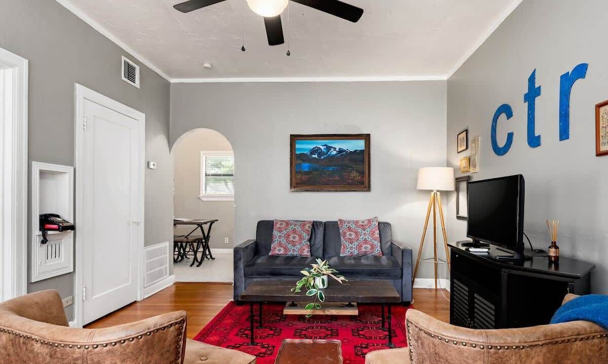 Photo of Livingroom in Midtown