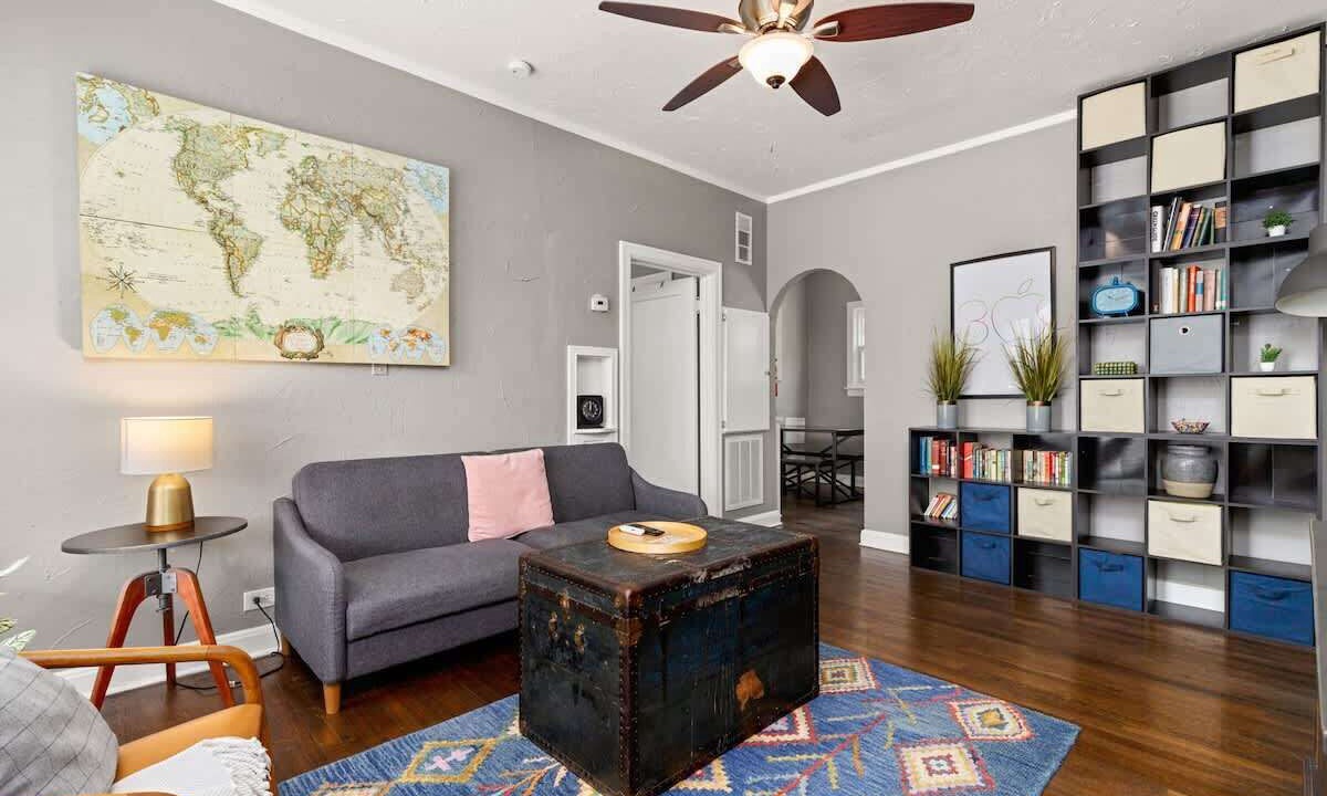 Photo of Livingroom in Midtown