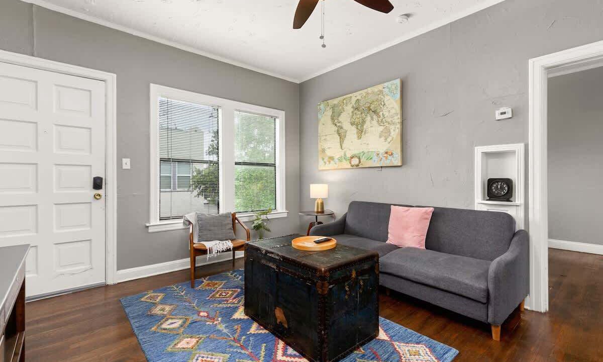 Photo of Livingroom in Midtown