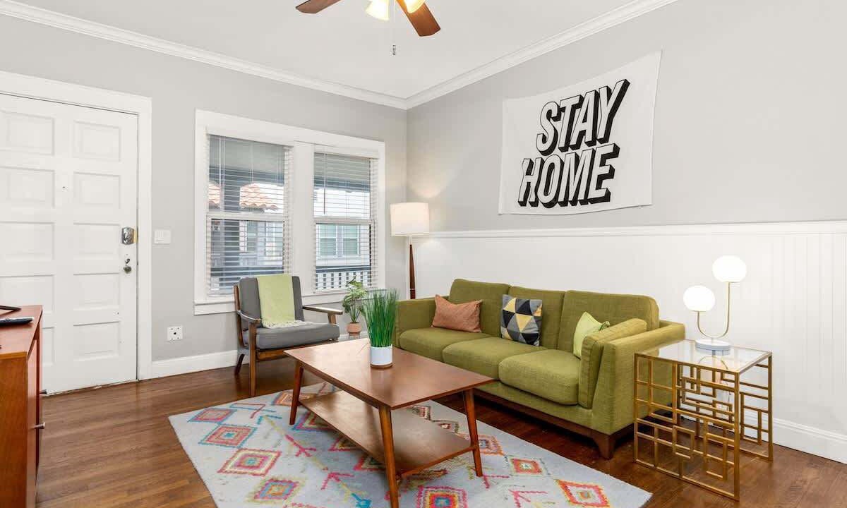 Photo of Livingroom in Midtown