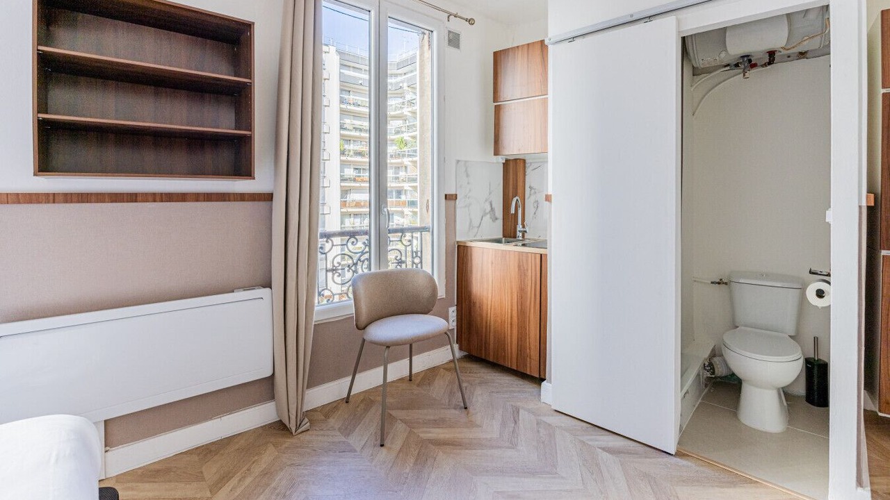 Photo of Bathroom in Quartier des Grandes-Carrieres
