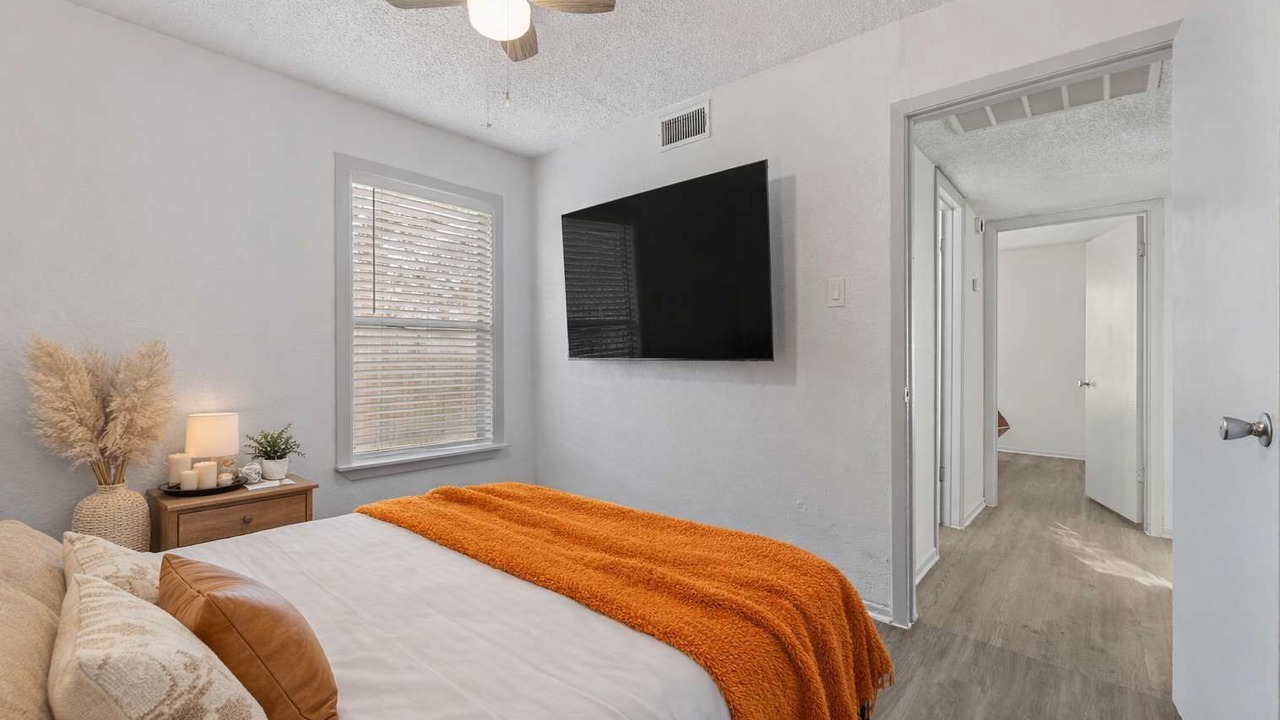 Photo of Bedroom in Central Arlington