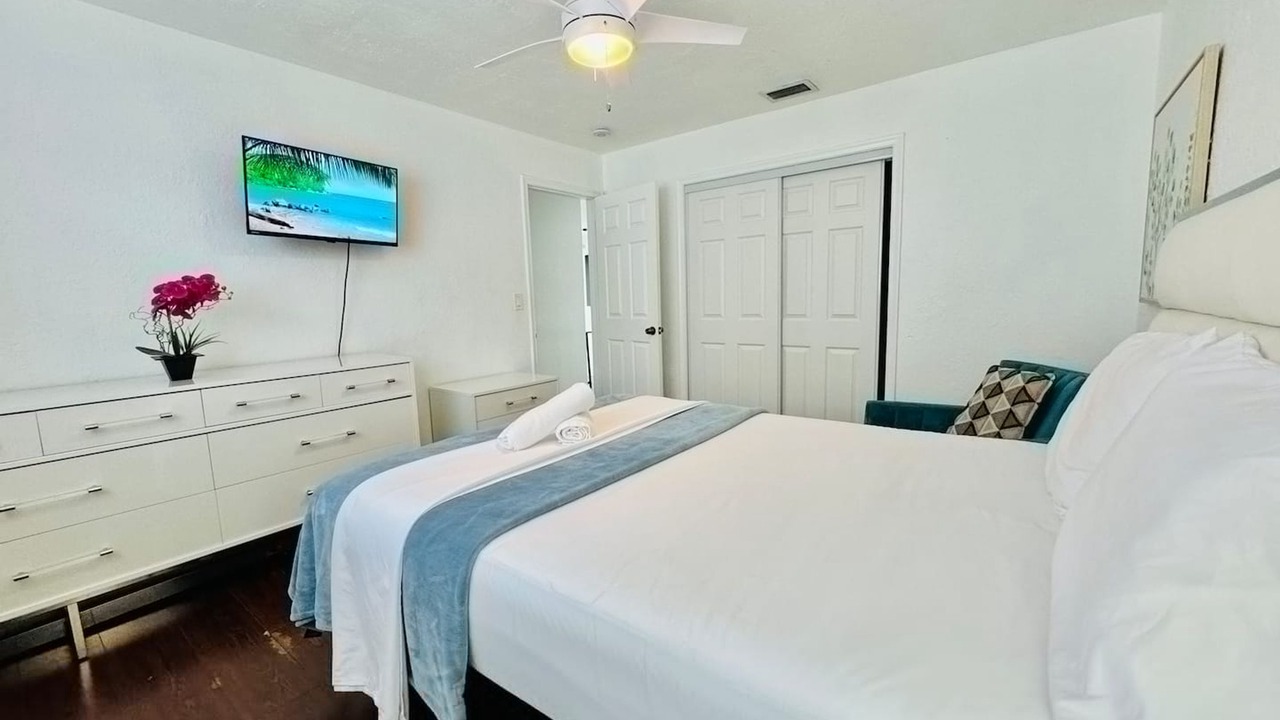 Photo of Bedroom in Sunrise