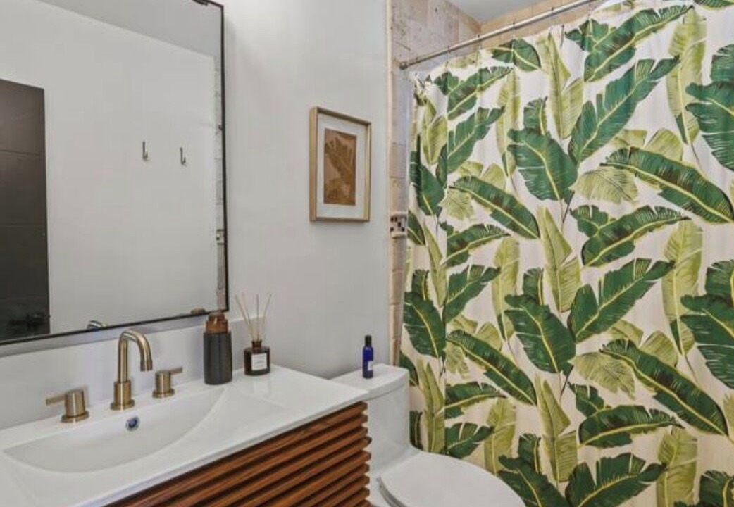 Photo of Bathroom in Kendall