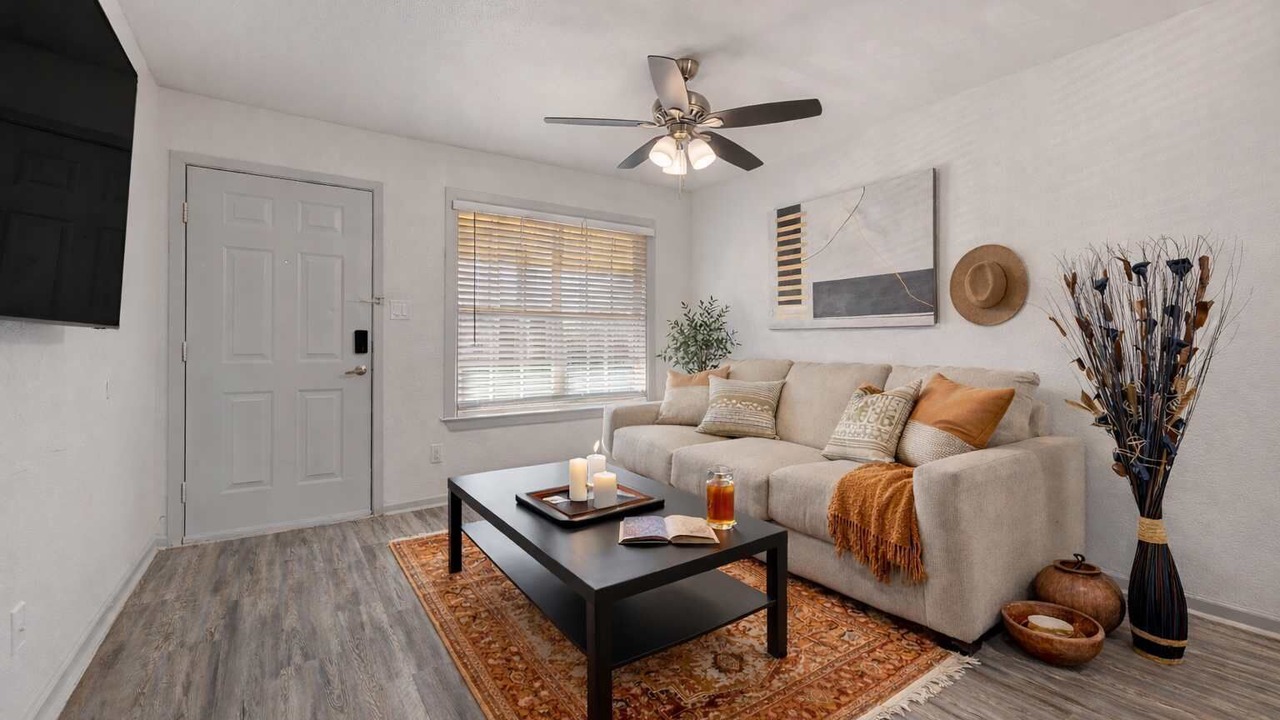 Photo of Livingroom in Central Arlington