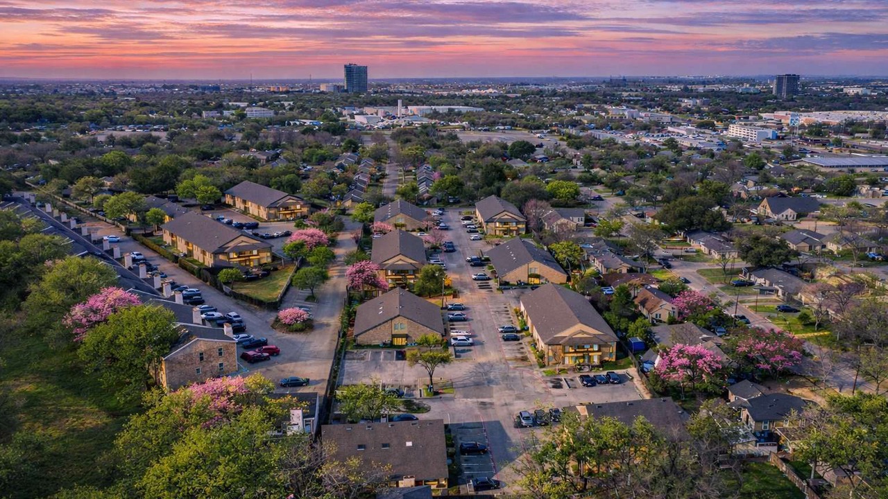 Photo of Outdoor in Central Arlington