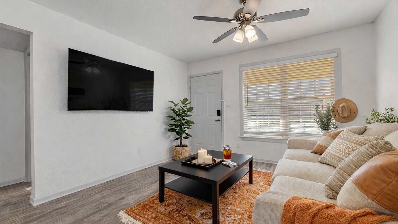 Photo of Livingroom in Central Arlington