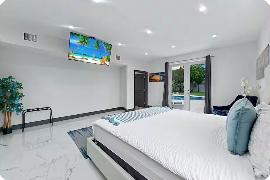 Photo of Bedroom in Ludlam