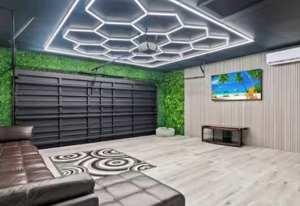 Photo of Livingroom in Ludlam